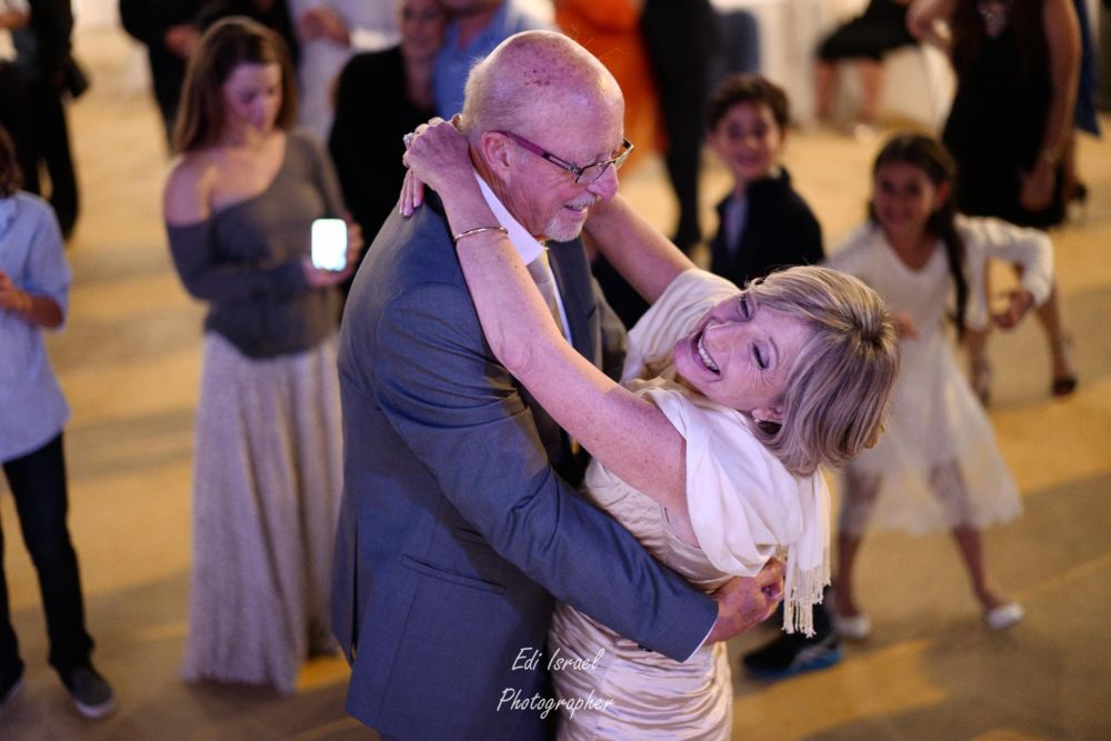 Sharon lenny dancing at their wedding