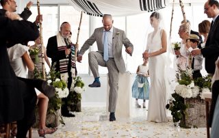 jewish wedding ritual breaking the glass