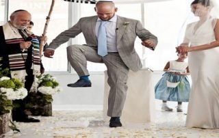 jewish wedding ritual breaking the glass